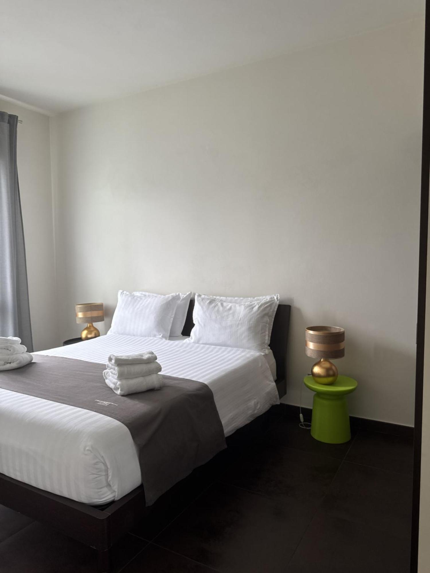 Del Aparthotel *